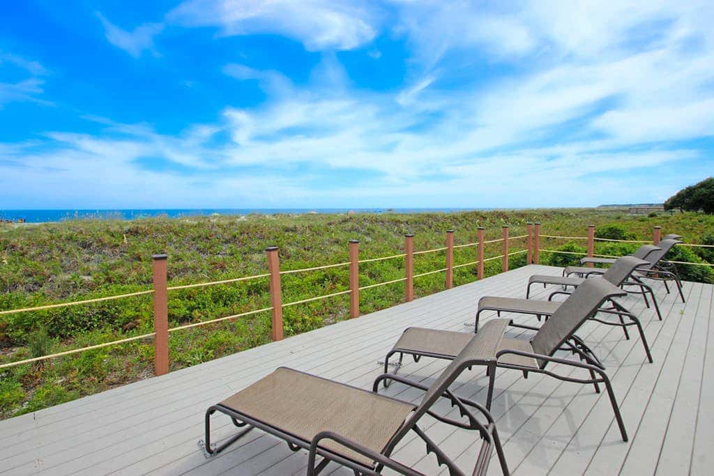 2nd floor Condo, pool, hot tub, pickleball, tennis & close to beach