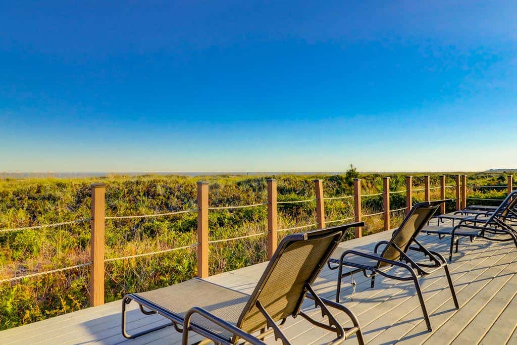 2nd floor Condo, pool, hot tub, pickleball, tennis & close to beach