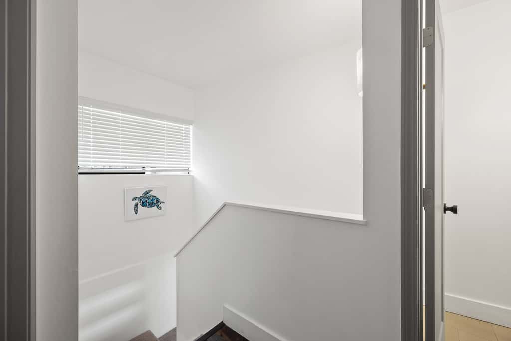 Beautiful updated condo- On-site pool, blocks from beach and Coligny Plaza
