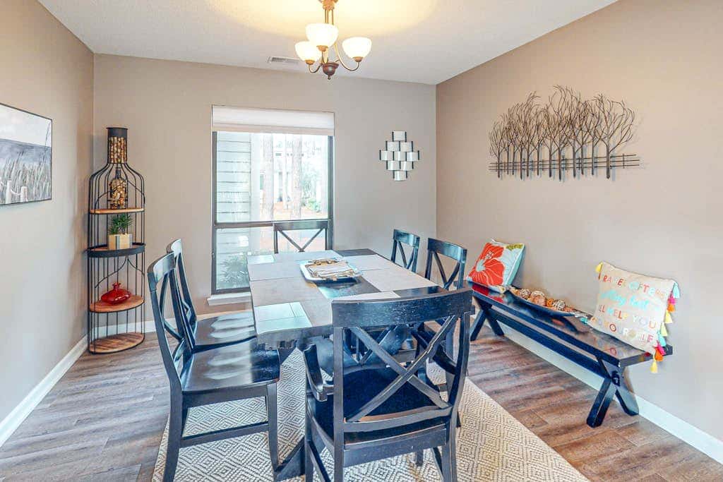 Peaceful villa with large deck and lagoon views, close to Harbour Town