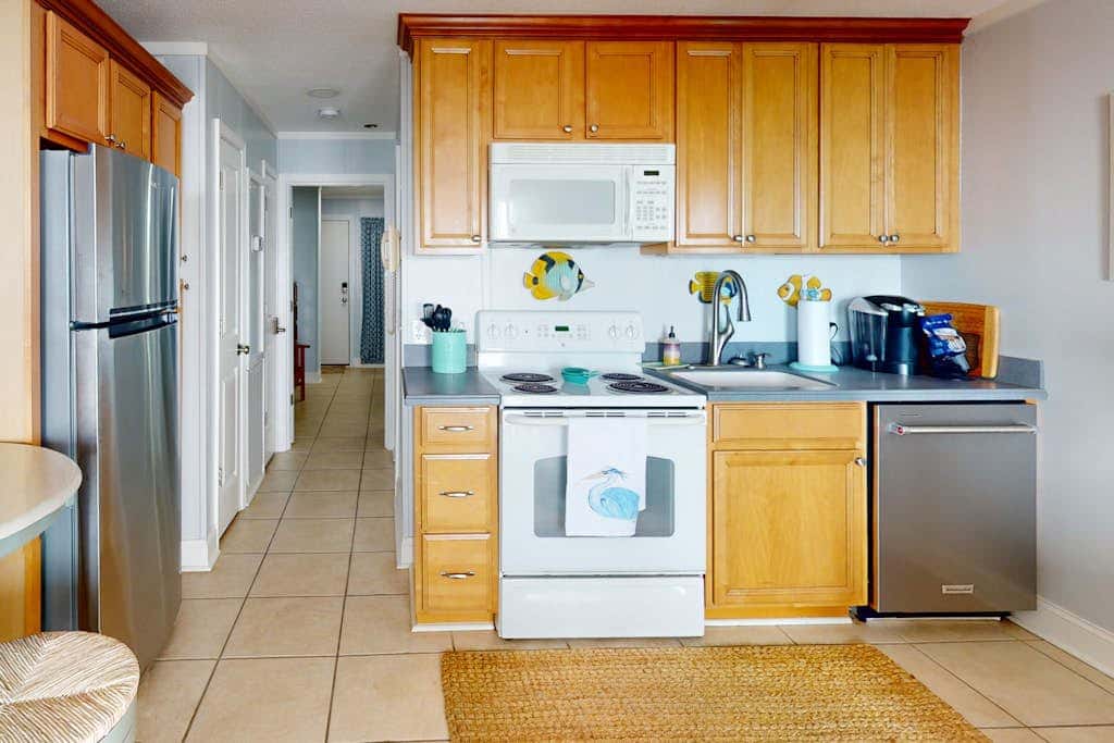 Direct Ocean View Condo with balcony, pools, tennis, pickleball
