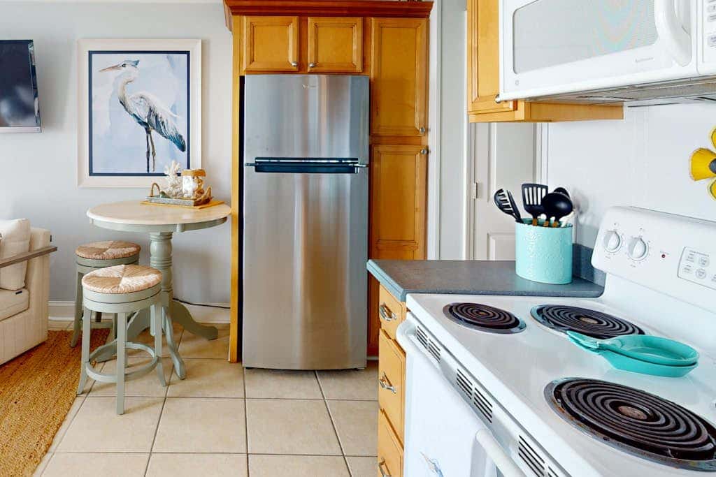 Direct Ocean View Condo with balcony, pools, tennis, pickleball