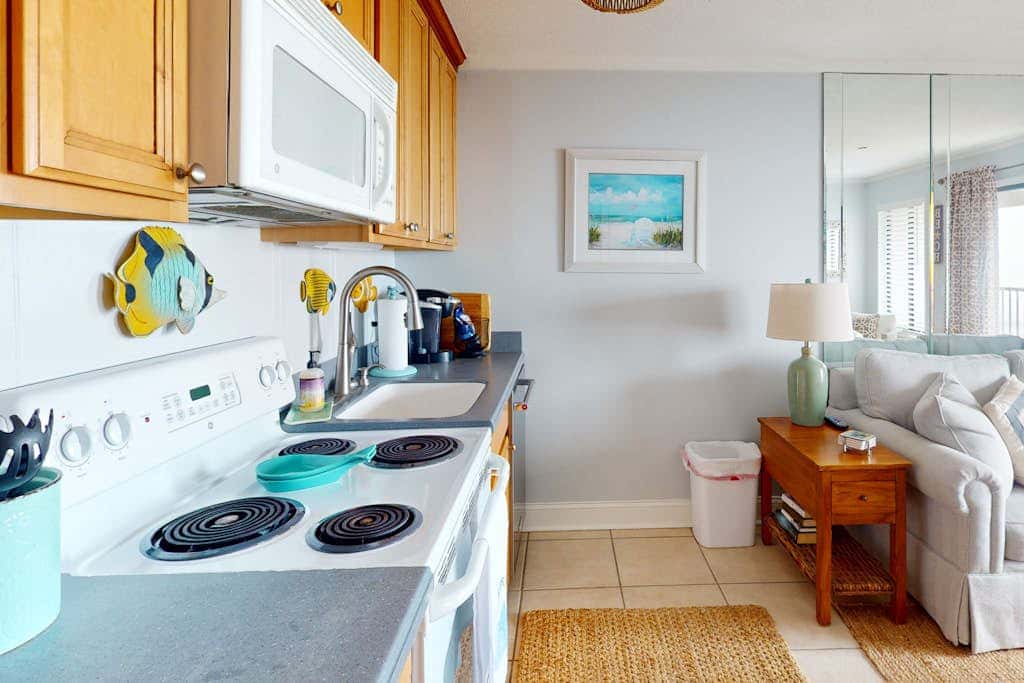Direct Ocean View Condo with balcony, pools, tennis, pickleball