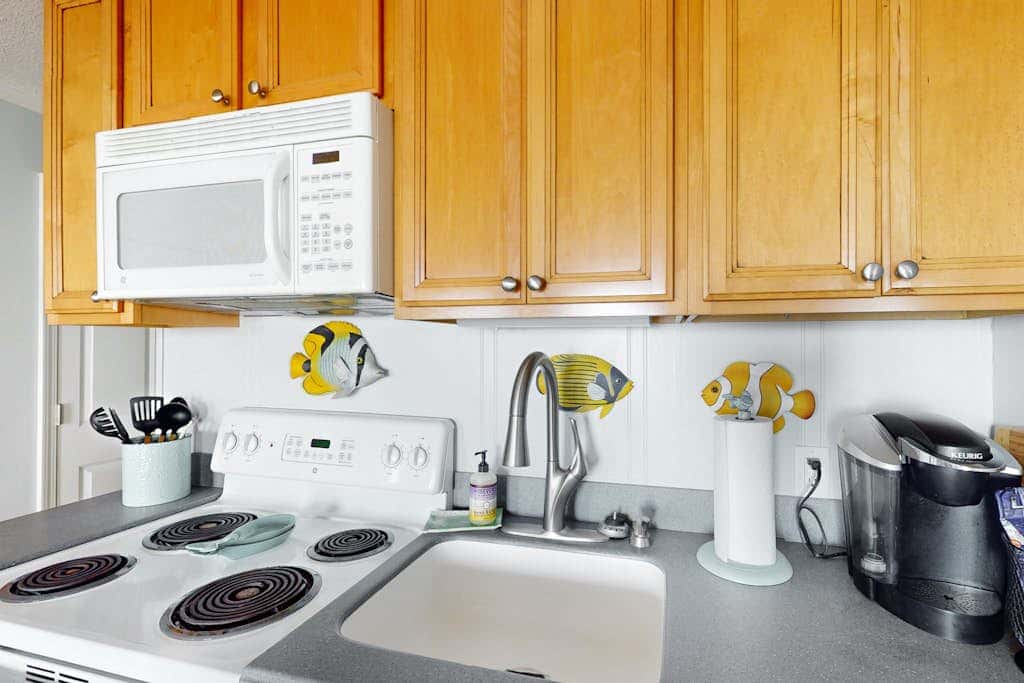 Direct Ocean View Condo with balcony, pools, tennis, pickleball
