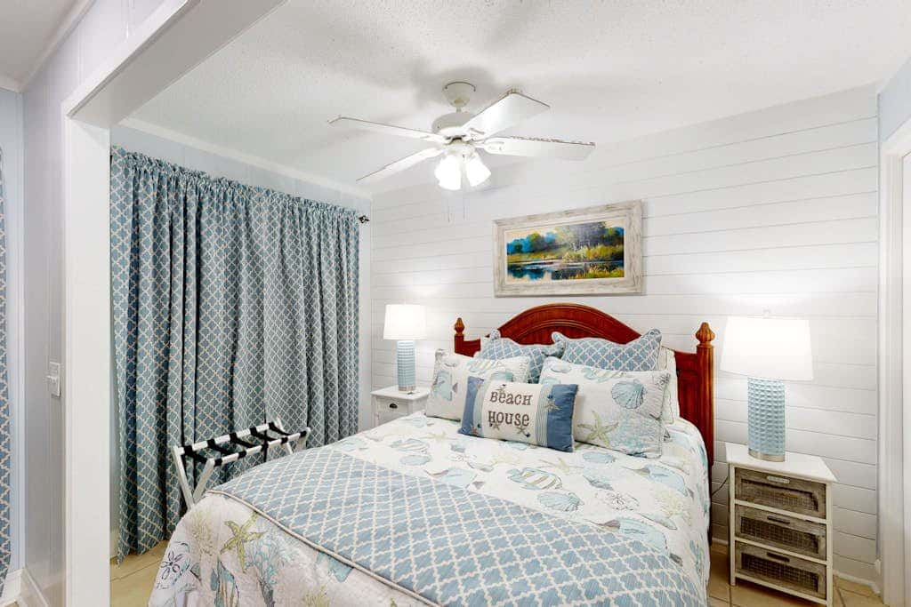 Direct Ocean View Condo with balcony, pools, tennis, pickleball