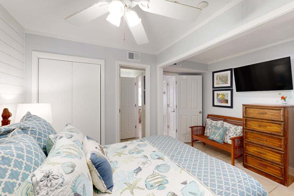 Direct Ocean View Condo with balcony, pools, tennis, pickleball