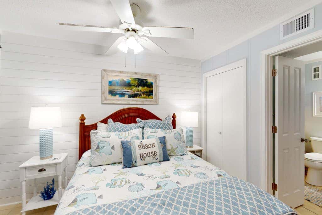 Direct Ocean View Condo with balcony, pools, tennis, pickleball