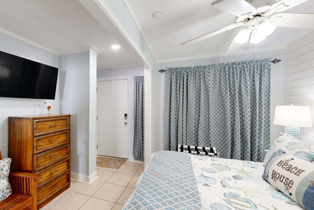 Direct Ocean View Condo with balcony, pools, tennis, pickleball