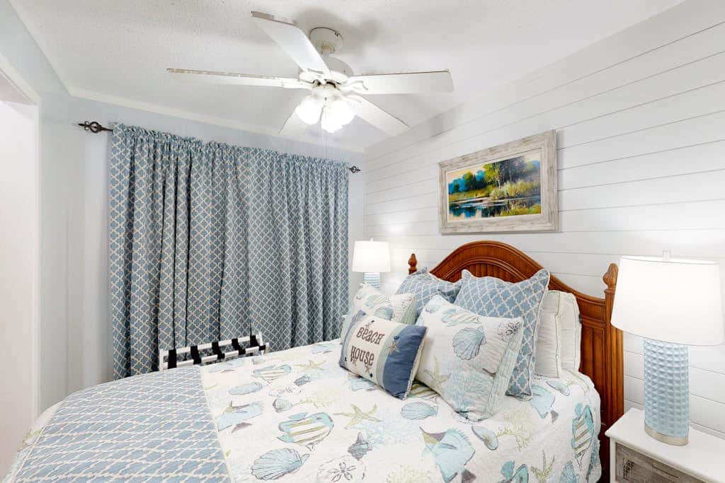 Direct Ocean View Condo with balcony, pools, tennis, pickleball
