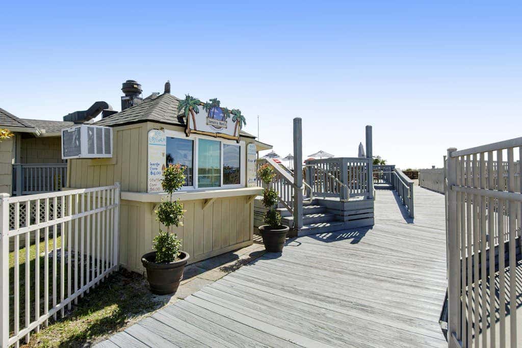 Direct Ocean View Condo with balcony, pools, tennis, pickleball
