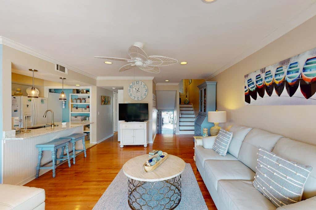 Palmetto Dunes condo with shared pool, private WD and beach access