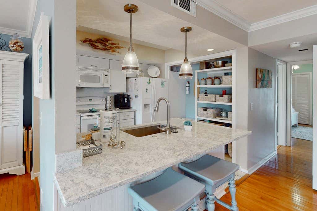 Palmetto Dunes condo with shared pool, private WD and beach access