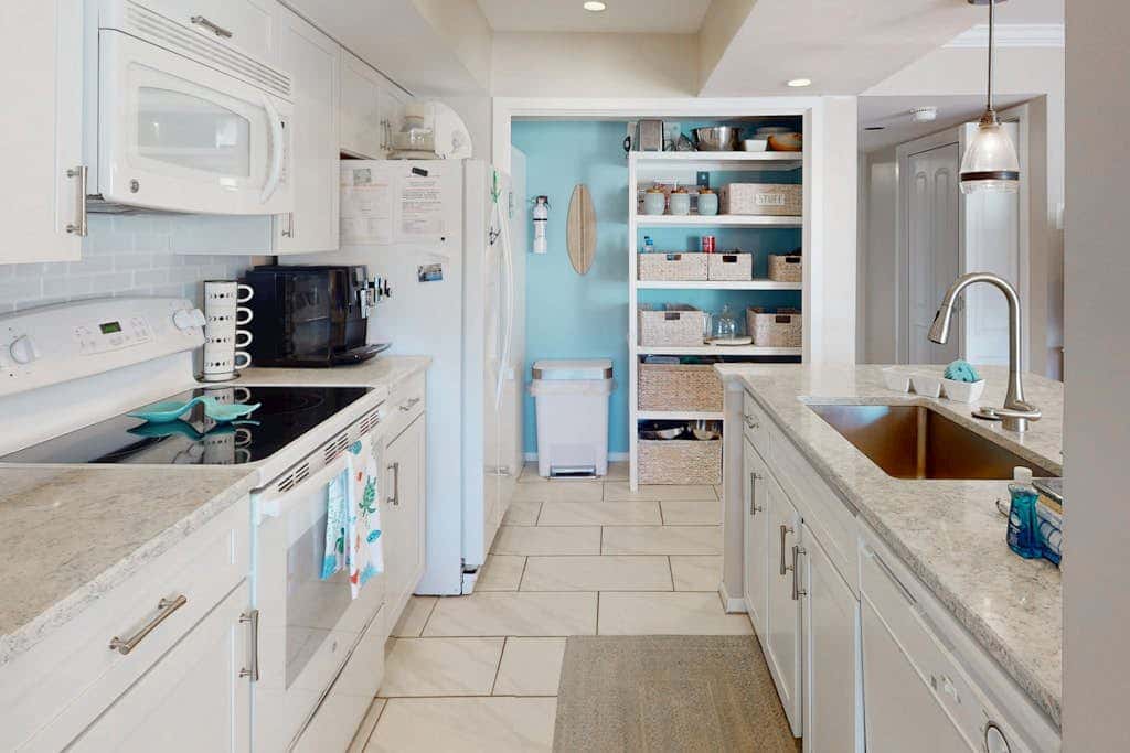 Palmetto Dunes condo with shared pool, private WD and beach access
