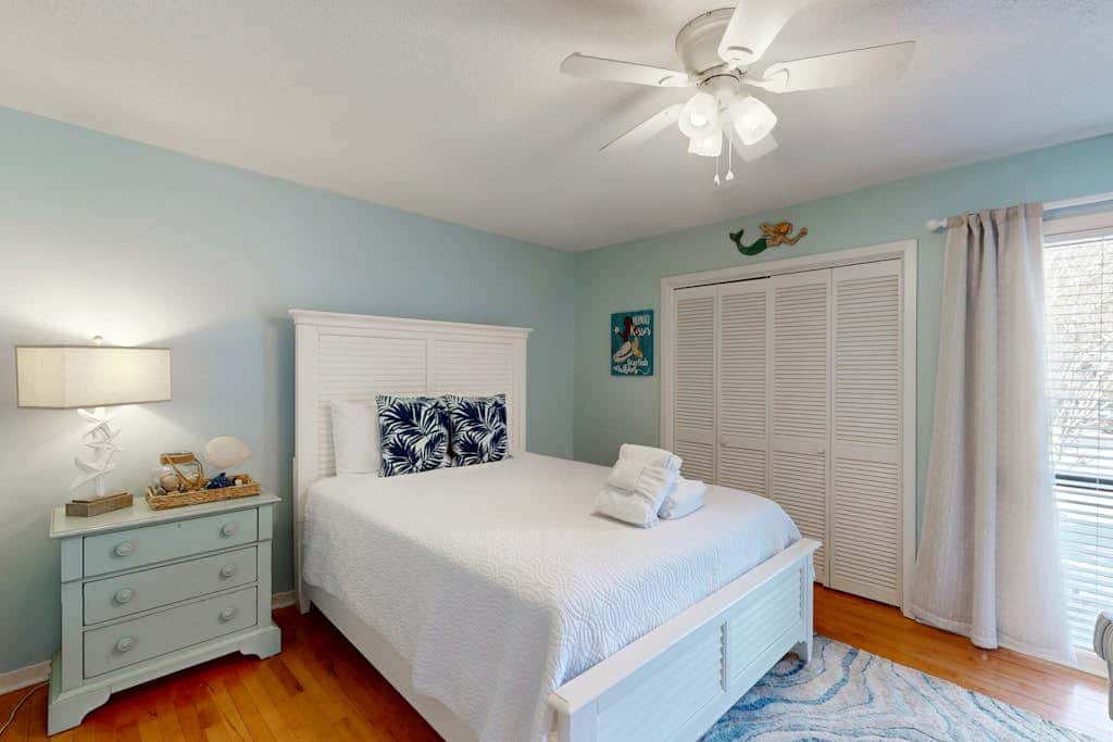 Palmetto Dunes condo with shared pool, private WD and beach access