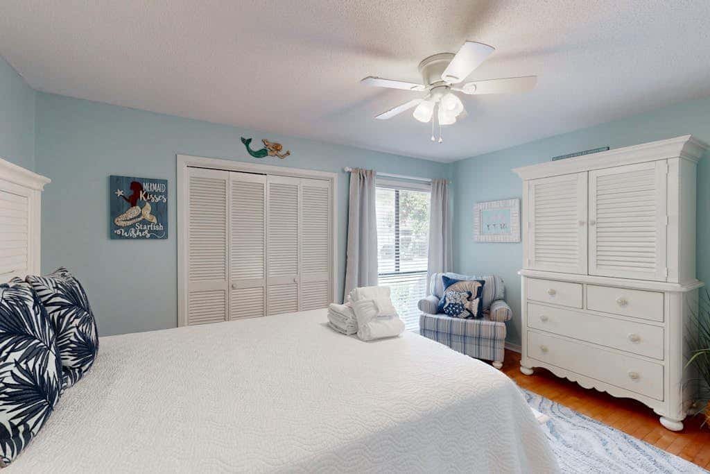 Palmetto Dunes condo with shared pool, private WD and beach access