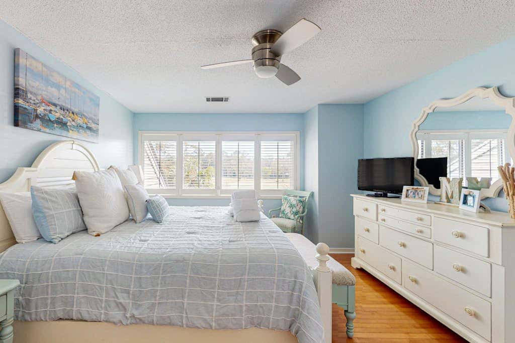 Palmetto Dunes condo with shared pool, private WD and beach access