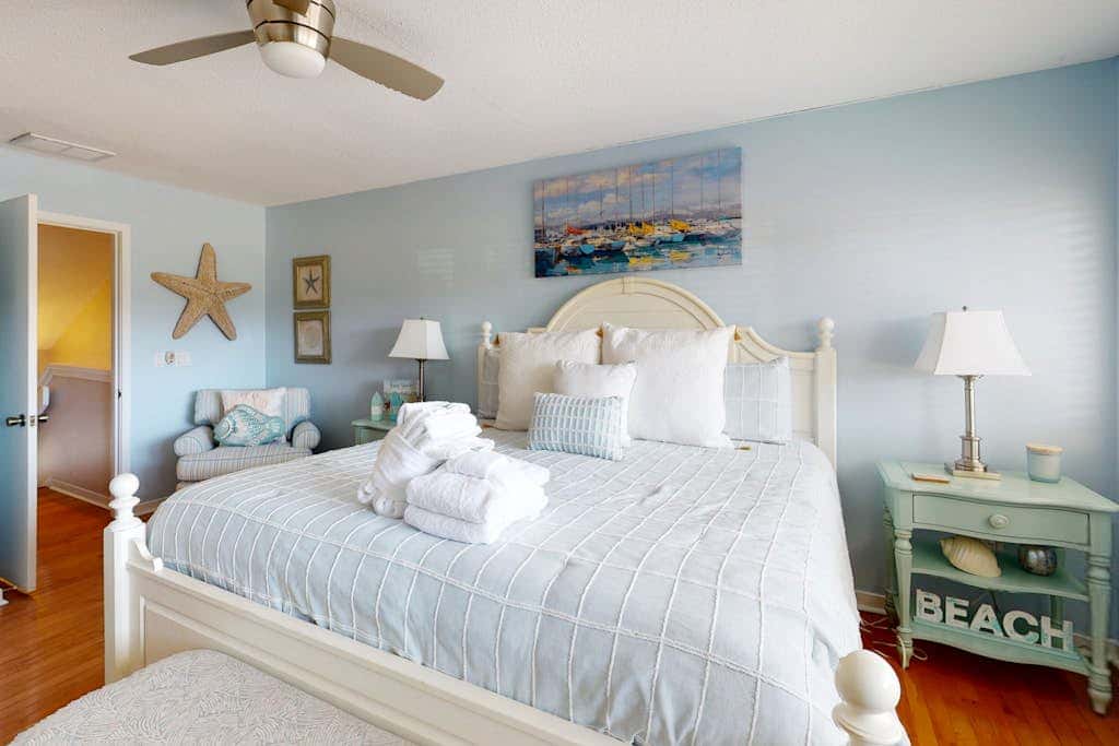 Palmetto Dunes condo with shared pool, private WD and beach access