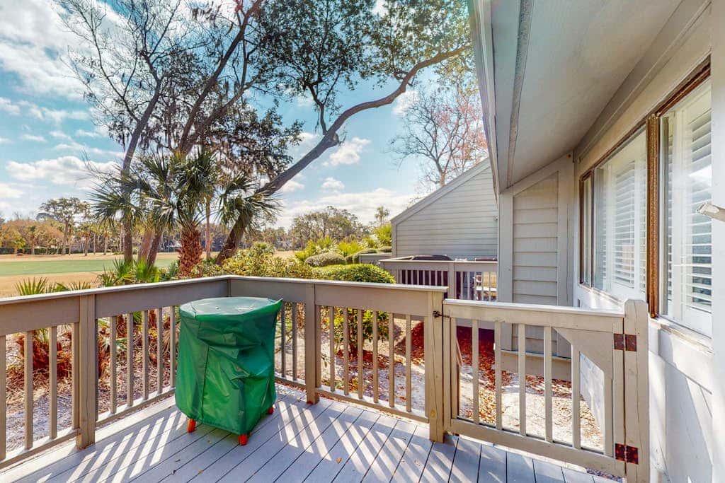 Palmetto Dunes condo with shared pool, private WD and beach access