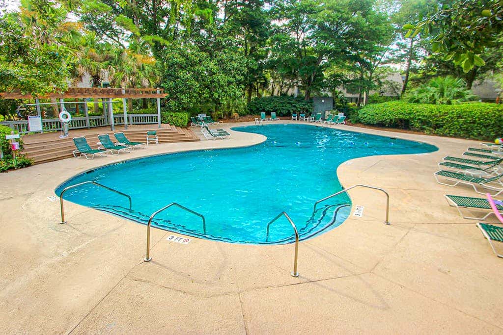 Palmetto Dunes condo with shared pool, private WD and beach access