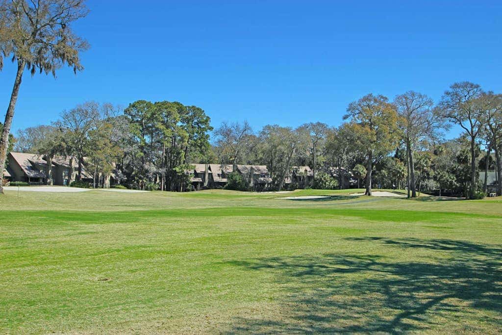 Palmetto Dunes condo with shared pool, private WD and beach access