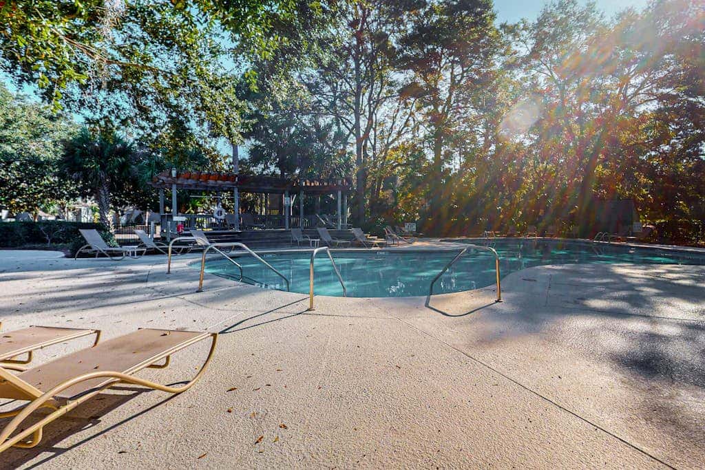 Palmetto Dunes condo with shared pool, private WD and beach access