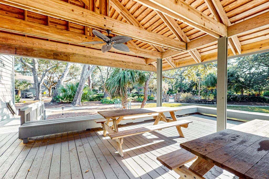 Palmetto Dunes condo with shared pool, private WD and beach access