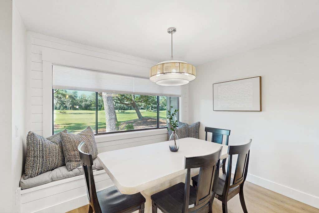 George Fazio Golf Course front condo with beach access & on site pool and tennis