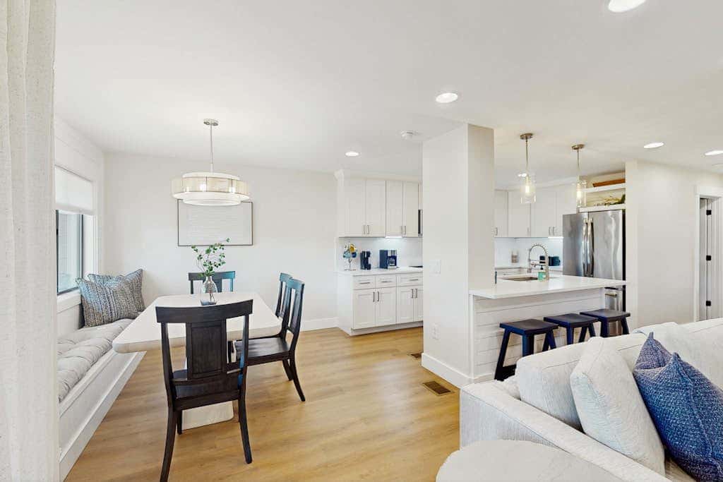 George Fazio Golf Course front condo with beach access & on site pool and tennis