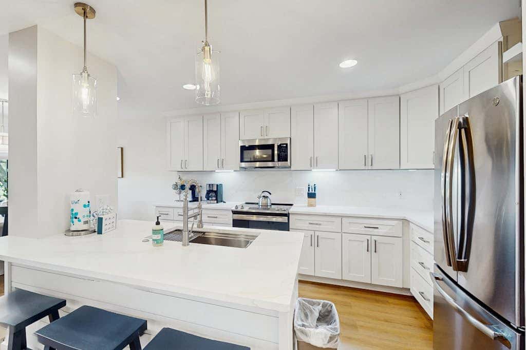 George Fazio Golf Course front condo with beach access & on site pool and tennis