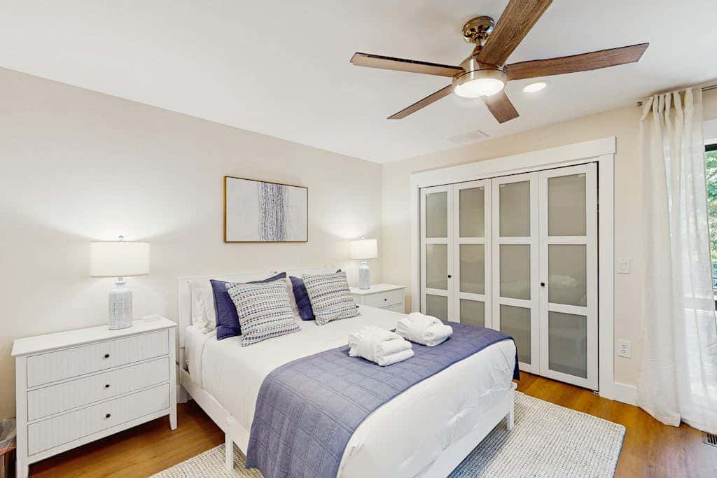 George Fazio Golf Course front condo with beach access & on site pool and tennis