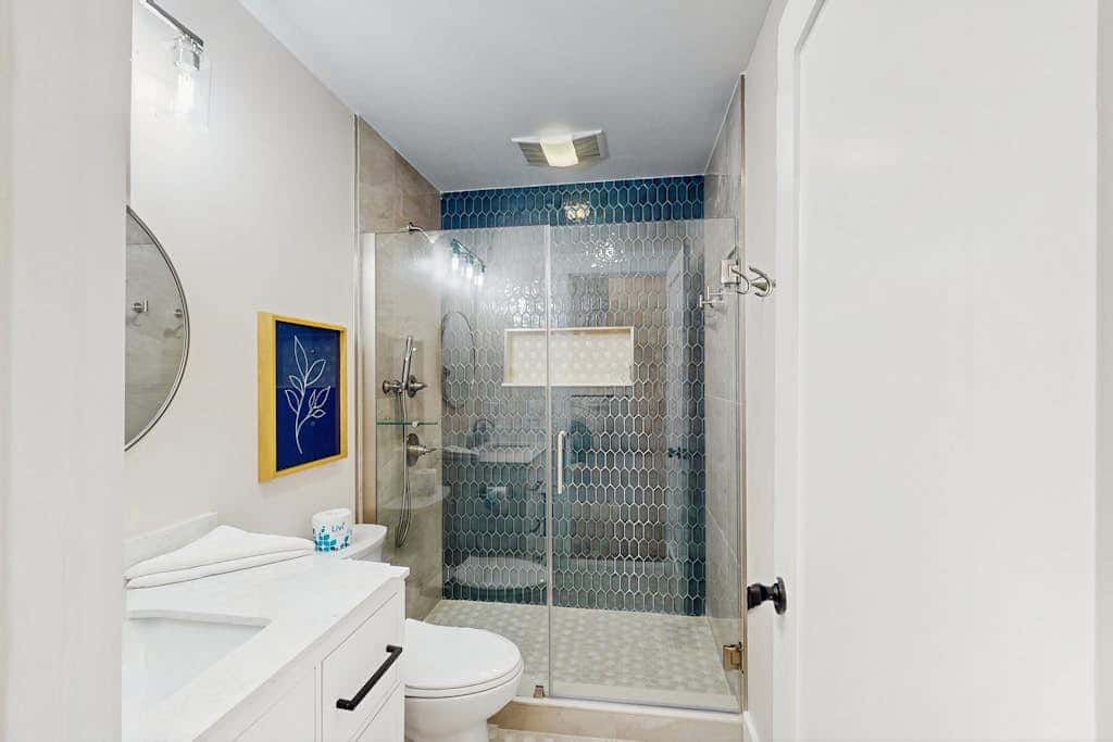 George Fazio Golf Course front condo with beach access & on site pool and tennis
