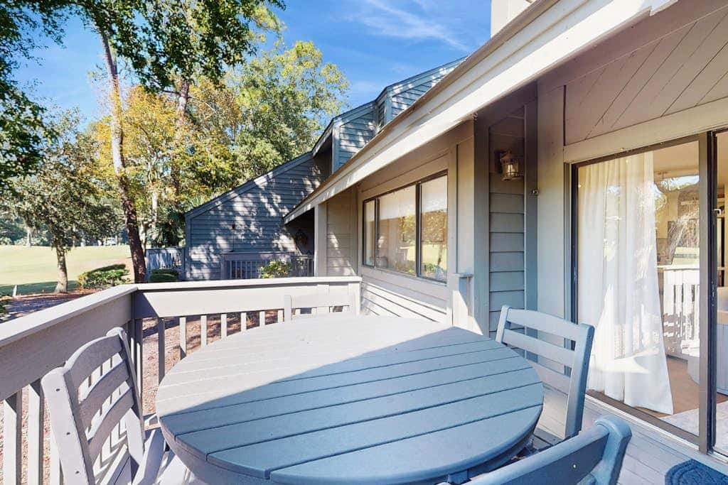 George Fazio Golf Course front condo with beach access & on site pool and tennis