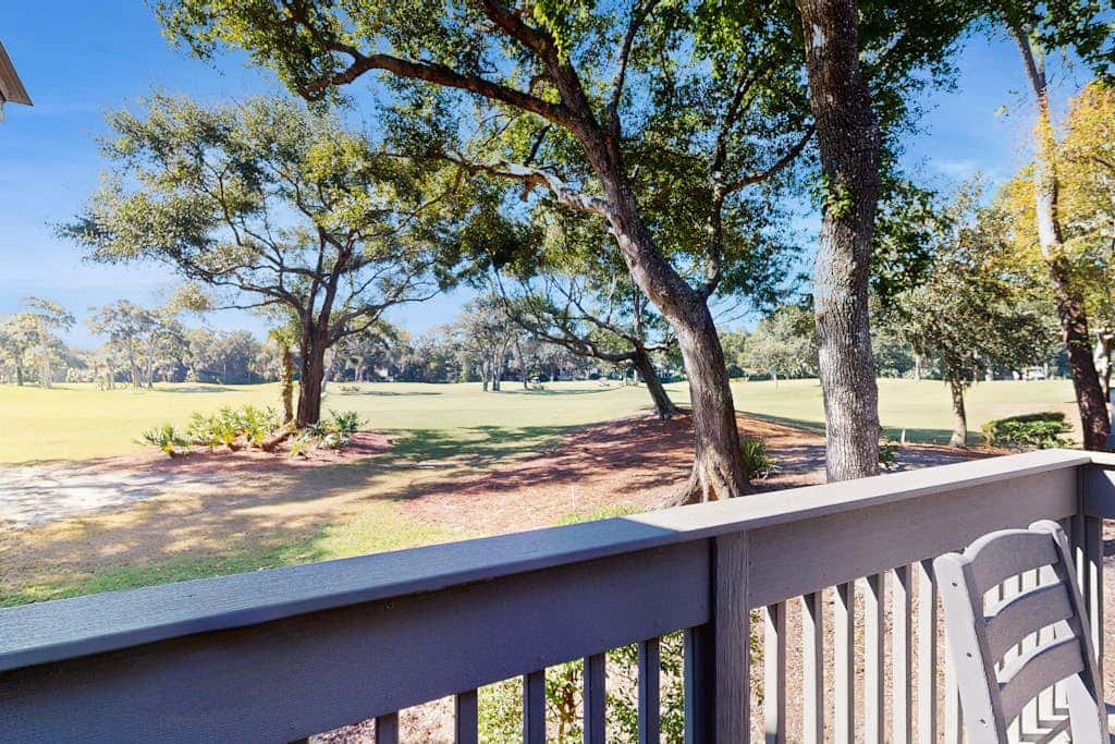 George Fazio Golf Course front condo with beach access & on site pool and tennis