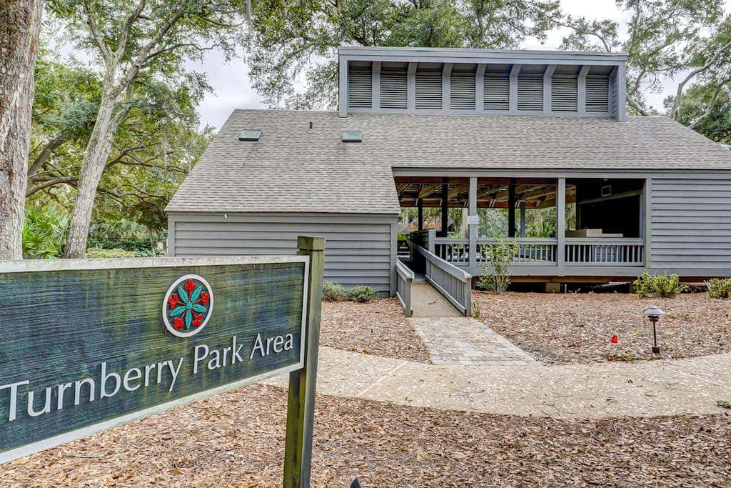 George Fazio Golf Course front condo with beach access & on site pool and tennis