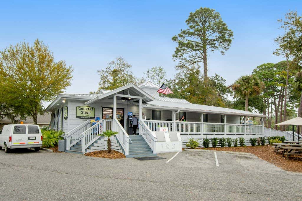 George Fazio Golf Course front condo with beach access & on site pool and tennis