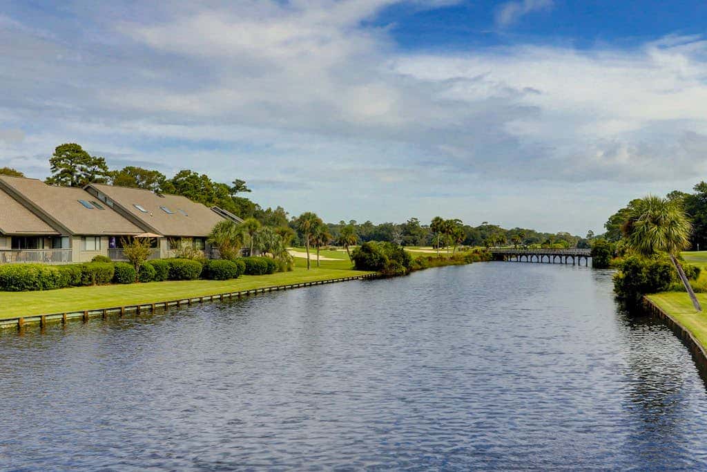 George Fazio Golf Course front condo with beach access & on site pool and tennis