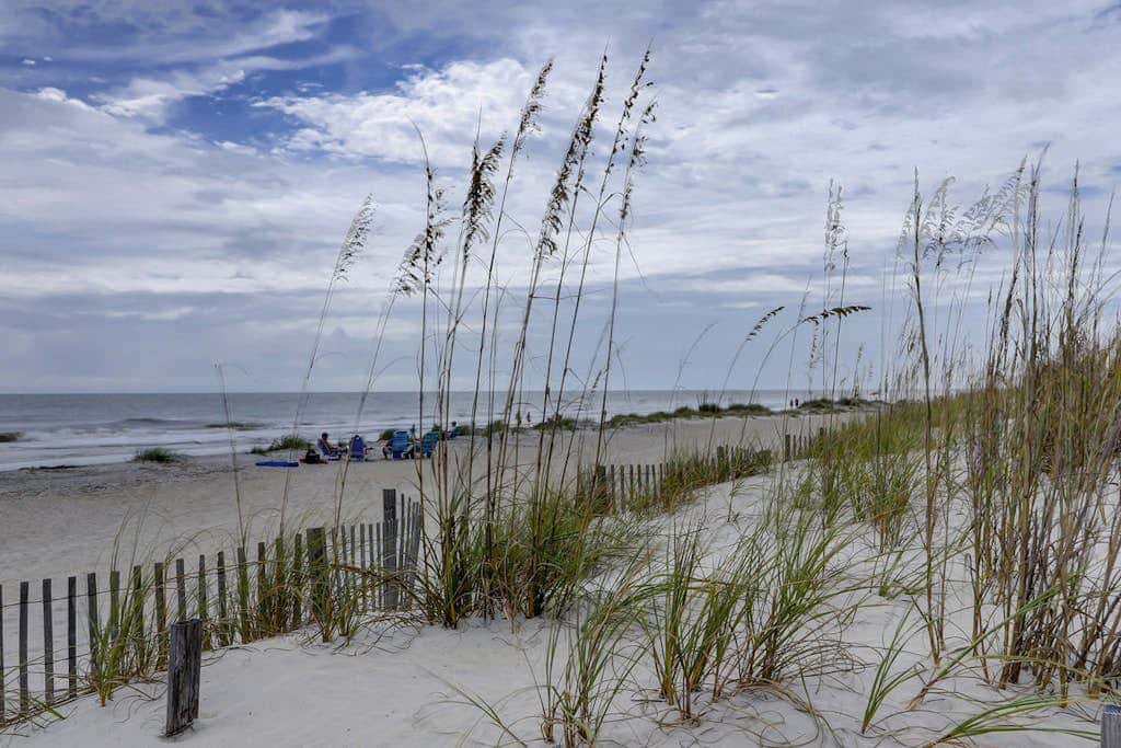 George Fazio Golf Course front condo with beach access & on site pool and tennis