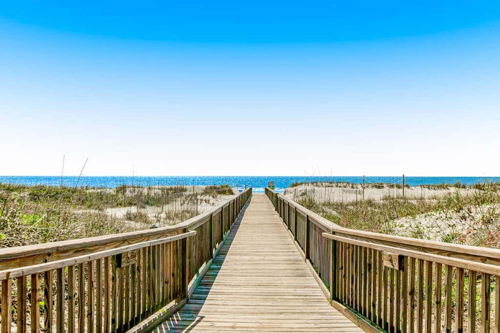 Adorable 1st Floor Condo On site pool, tennis, pickle ball, near beach
