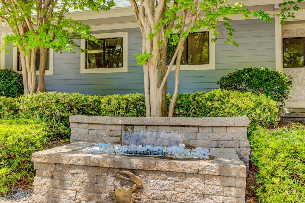 Adorable 1st Floor Condo On site pool, tennis, pickle ball, near beach