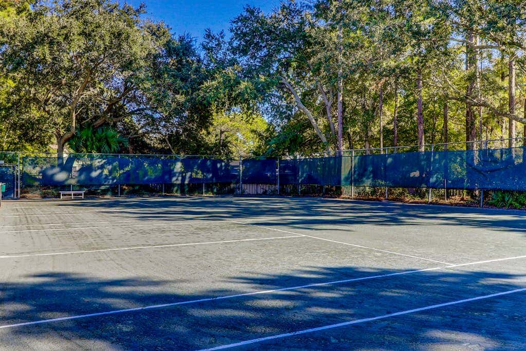 Adorable 1st Floor Condo On site pool, tennis, pickle ball, near beach