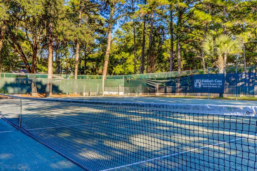 Adorable 1st Floor Condo On site pool, tennis, pickle ball, near beach
