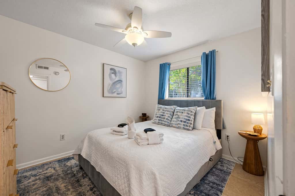 Adorable 1st Floor Condo On site pool, tennis, pickle ball, near beach