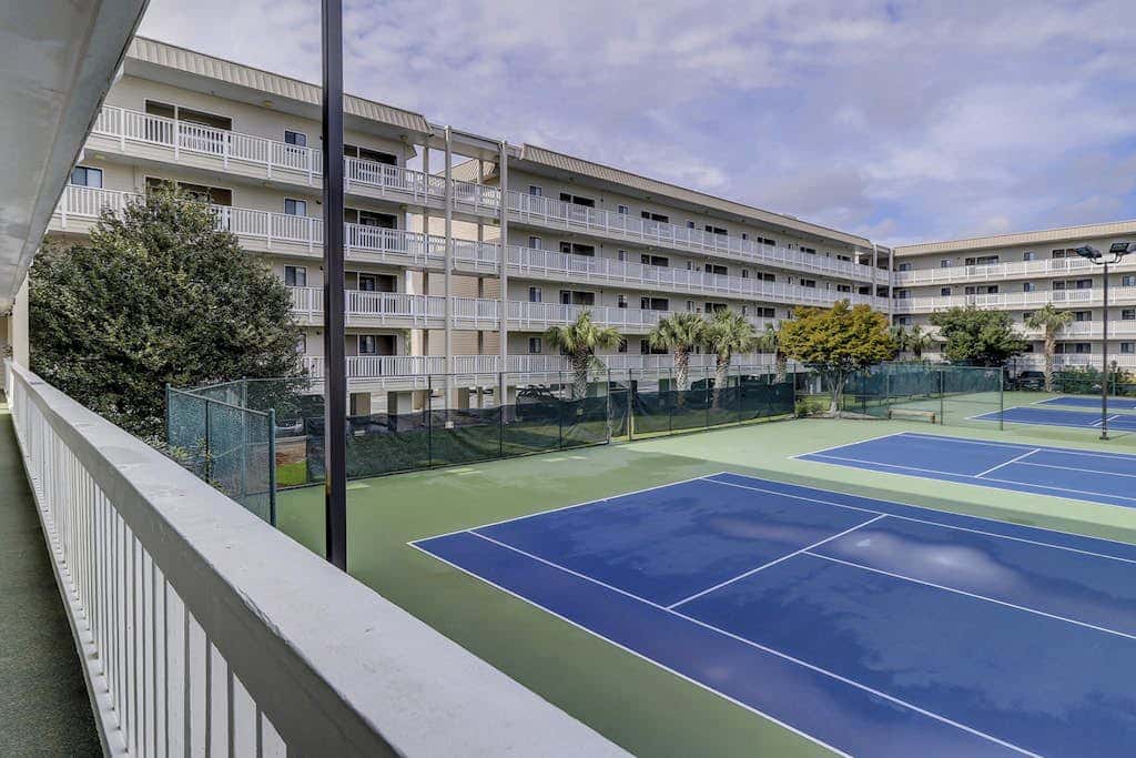Beach condo with balcony, pools, & hot tub- near golf & beach