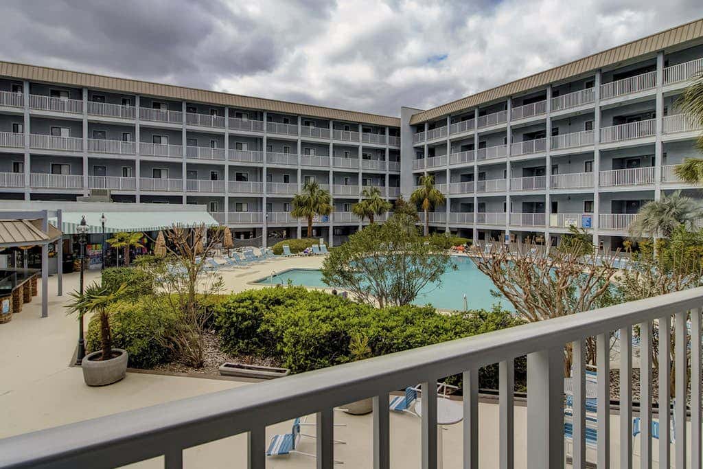 Beach condo with balcony, pools, & hot tub- near golf & beach