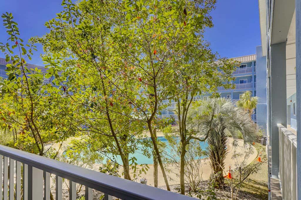 Beach condo with balcony, pools, & hot tub- near golf & beach