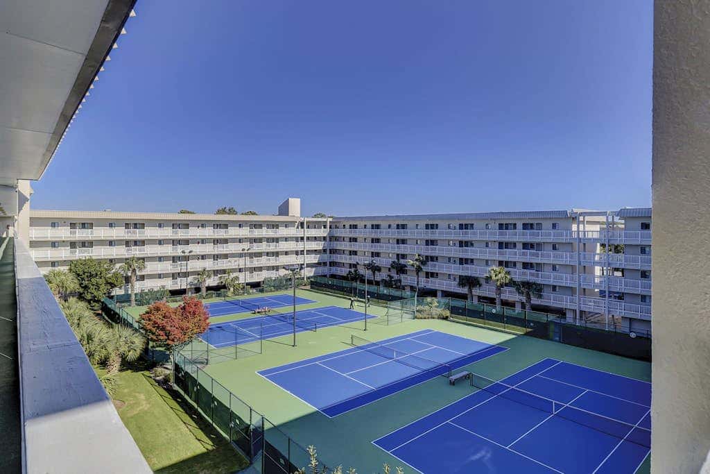 Beach condo with balcony, pools, & hot tub- near golf & beach