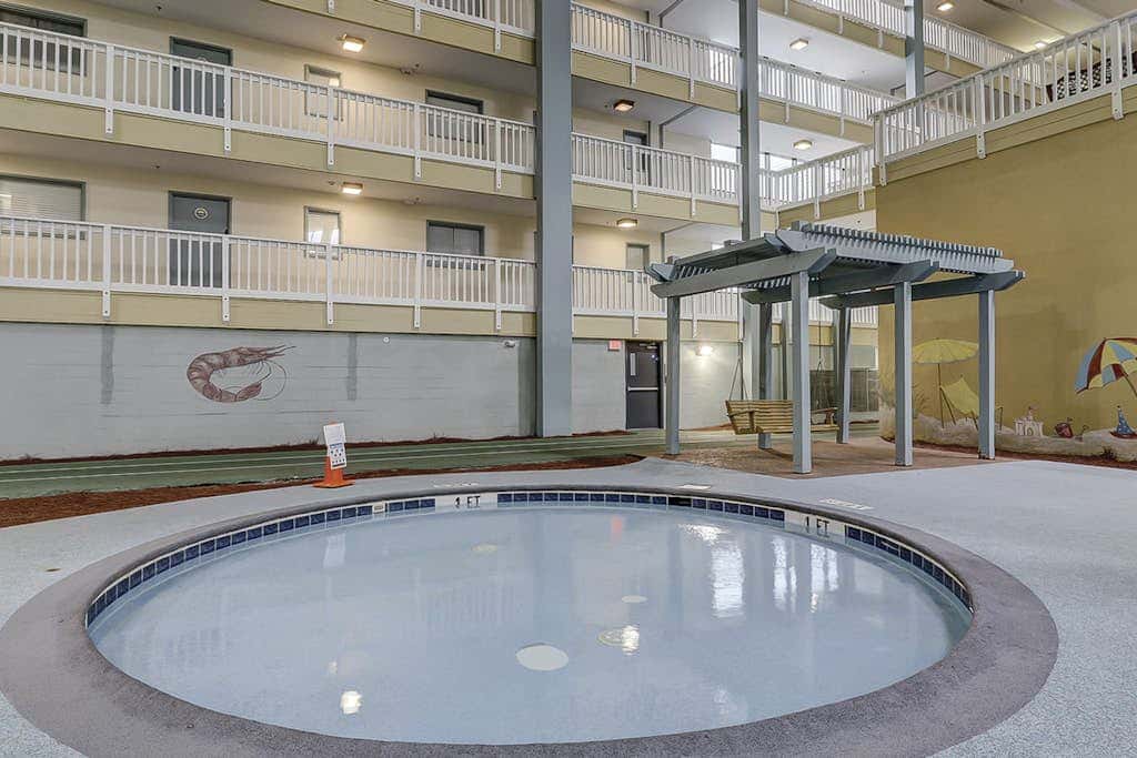Beach condo with balcony, pools, & hot tub- near golf & beach