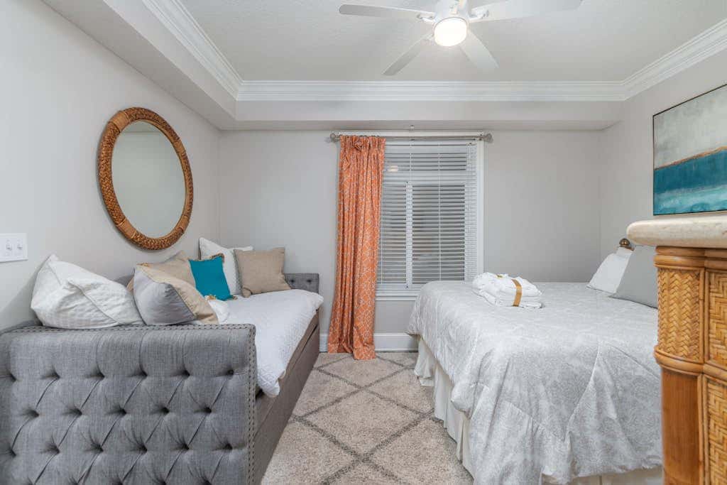 Panoramic direct oceanfront view condo with pool, hot tub, gym & steps to beach