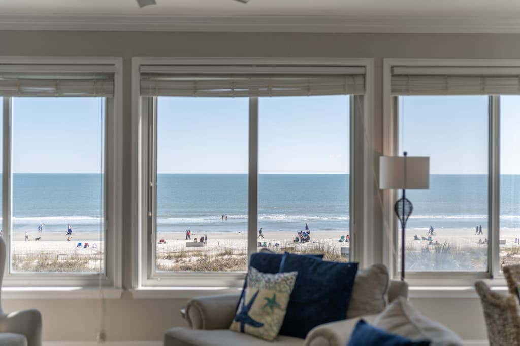 Panoramic direct oceanfront view condo with pool, hot tub, gym & steps to beach