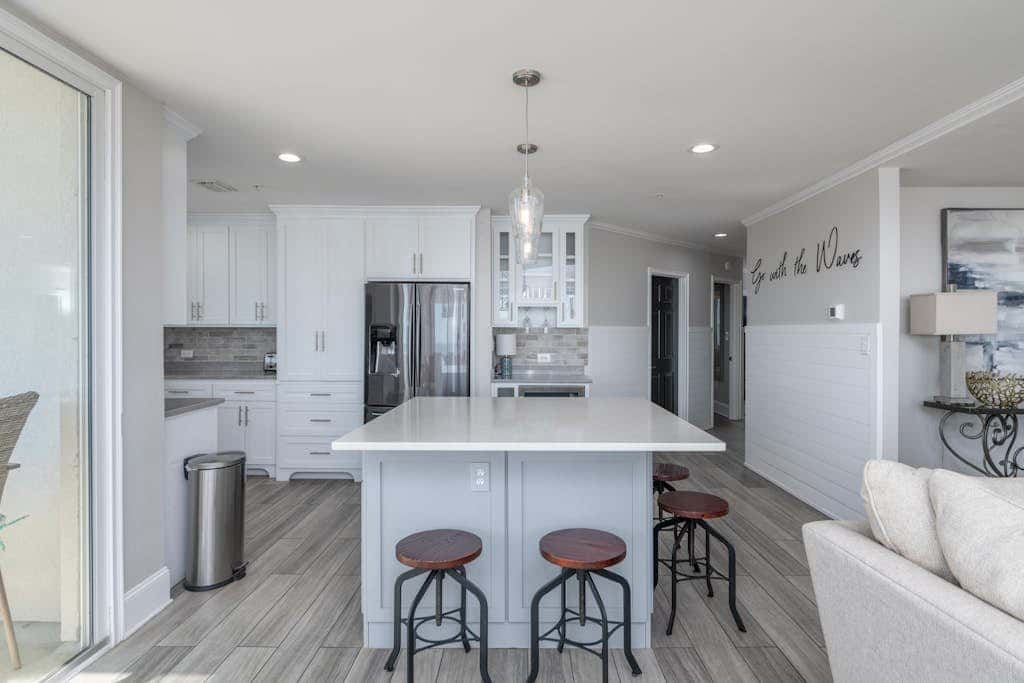 Panoramic direct oceanfront view condo with pool, hot tub, gym & steps to beach
